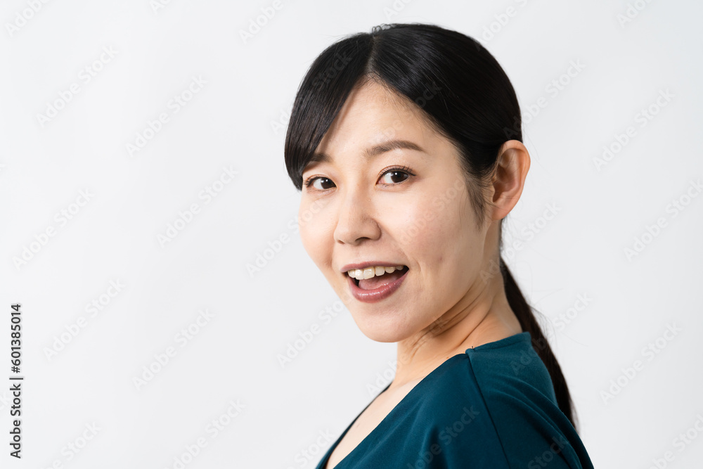 笑顔の若い女性のポートレート 笑顔の若い女性のポートレート