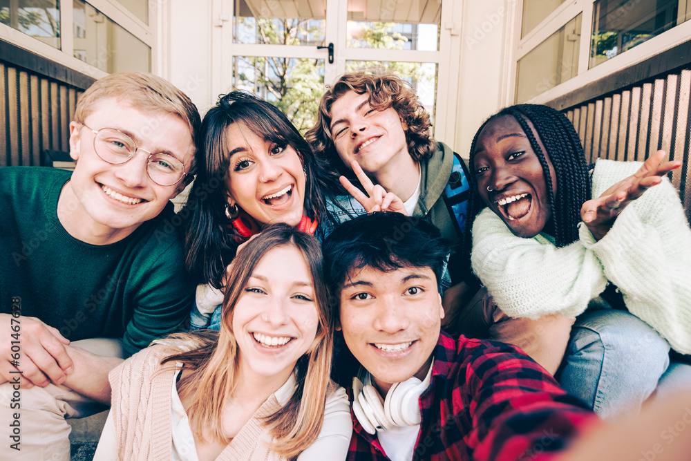 Obraz premium multi ethnic group of young people taking selfie