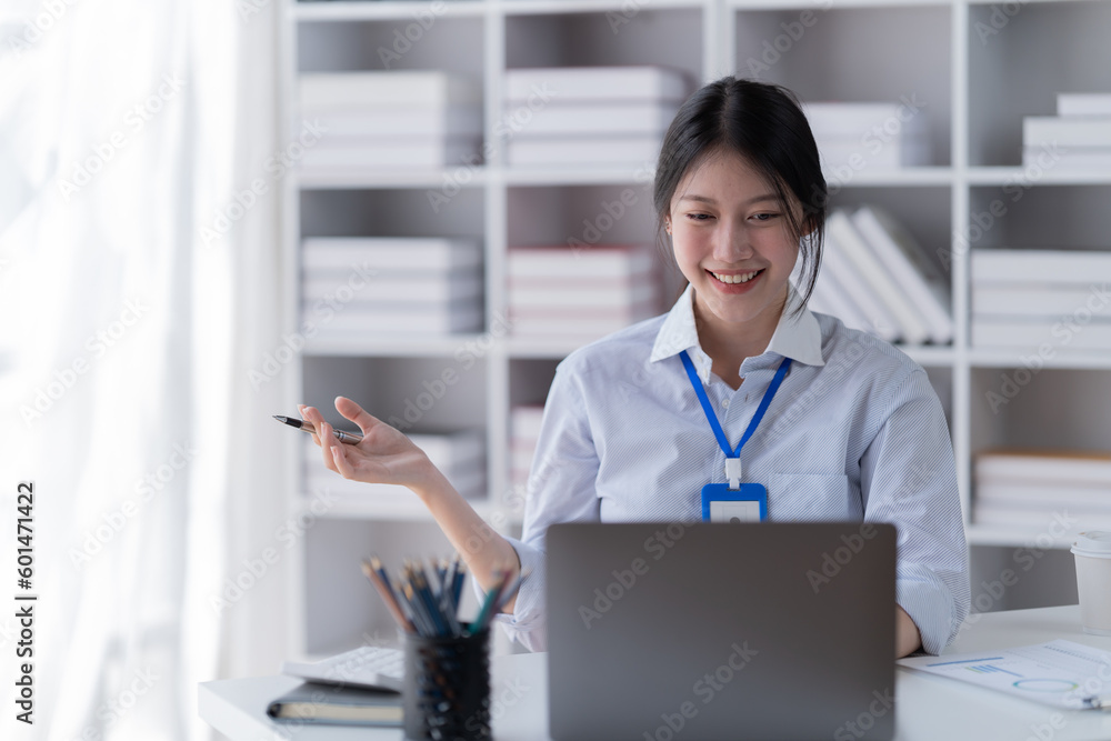Smiling of business women holding coffee cup working in the office.