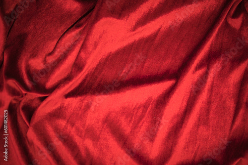 Foto Fold soft waved red velour fabric textured background.