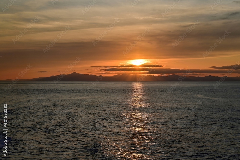Obraz premium 津軽海峡上で見た幻想的な夕焼け情景