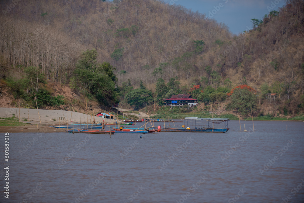 Obraz premium Fishing boats on the Mekong River.