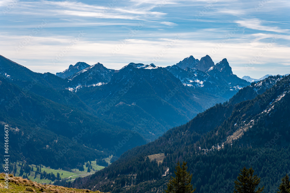 Fototapeta premium Hike from Zoeblen to Schoenkahler in the beautiful Tannheim Valley