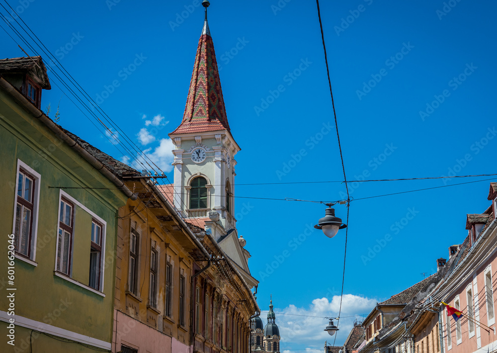 Obraz premium Reformed Church bell tower seen from Mitropoliei Street in Old Town of Sibiu, Romania