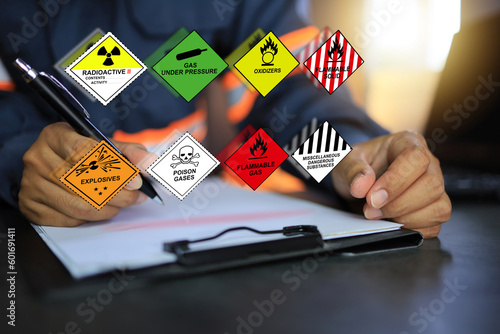 Billede på lærred Security officers hold clipboards and inspect the storage of dangerous goods in the warehouse for operator safety such as explosions, radioactive, toxic gases, etc