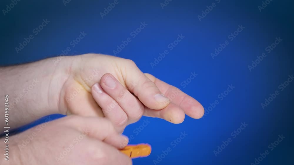 Massage of middle finger, puncture fingertip with lancet needle