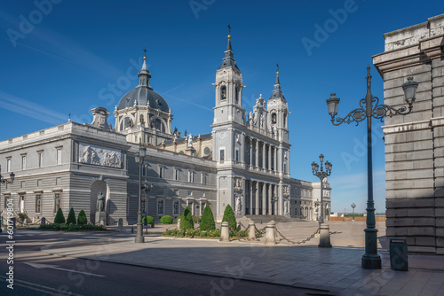 Almudena Cathedral - Madrid, Spain © diegograndi