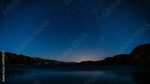 Lago Nahuel Huapi nocturno