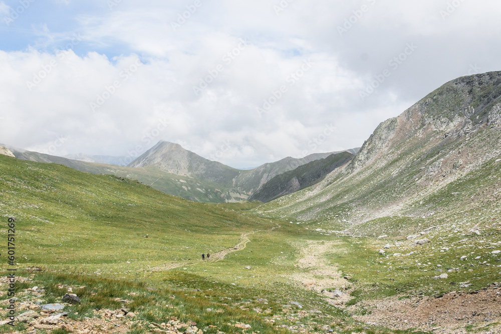 Paysage de montagne, dans une vallée, Pyrénées espagnoles