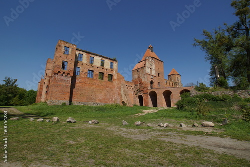 Zamek w Szymbarku. Ruiny. Okolice Iławy. Polska - Mazury - Warmia.