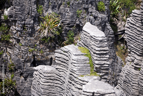 Nahaufname von Felsen an den Pancake Rocks in Neuseeland. Nutzbar als Textur, Struktur und als Hintergründe für Webseiten oder ähnliches. photo