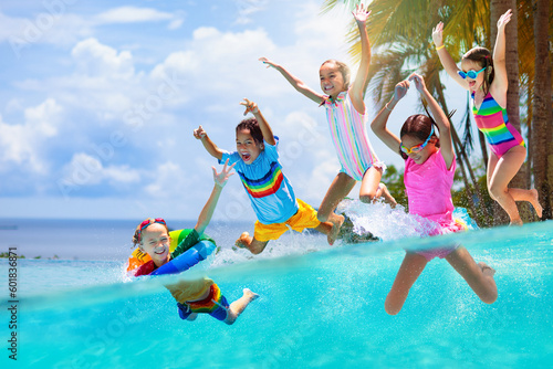 Obraz na płótnie Kids jump into swimming pool. Summer water fun.
