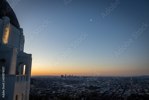 Fototapeta Dawn view of downtown Los Angeles from Griffith Park Observatory