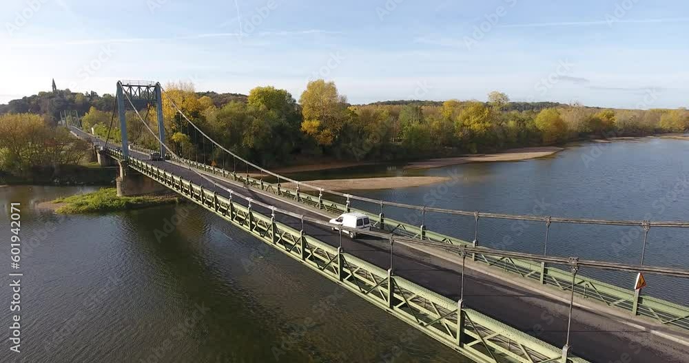 Pont enjambant la Loire entre Les Rosiers sur Loire et Gennes , Maine et Loire Pont enjambant la Loire entre Les Rosiers sur Loire et Gennes , Maine et Loire