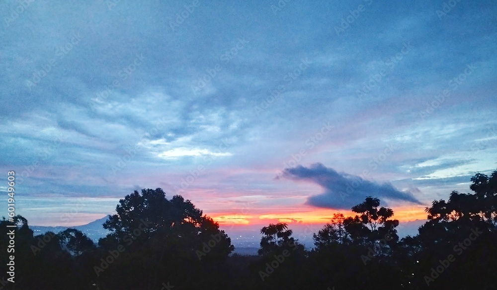 Naklejka premium sunset in the mountains