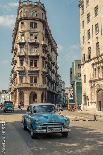 Moure bank building in Havana Cuba, Dragones street, entrance to Chinatown © Nicolas VINCENT