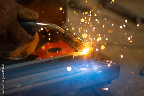 Cięcie metalu, obróbka metalu, spawanie plazmowe