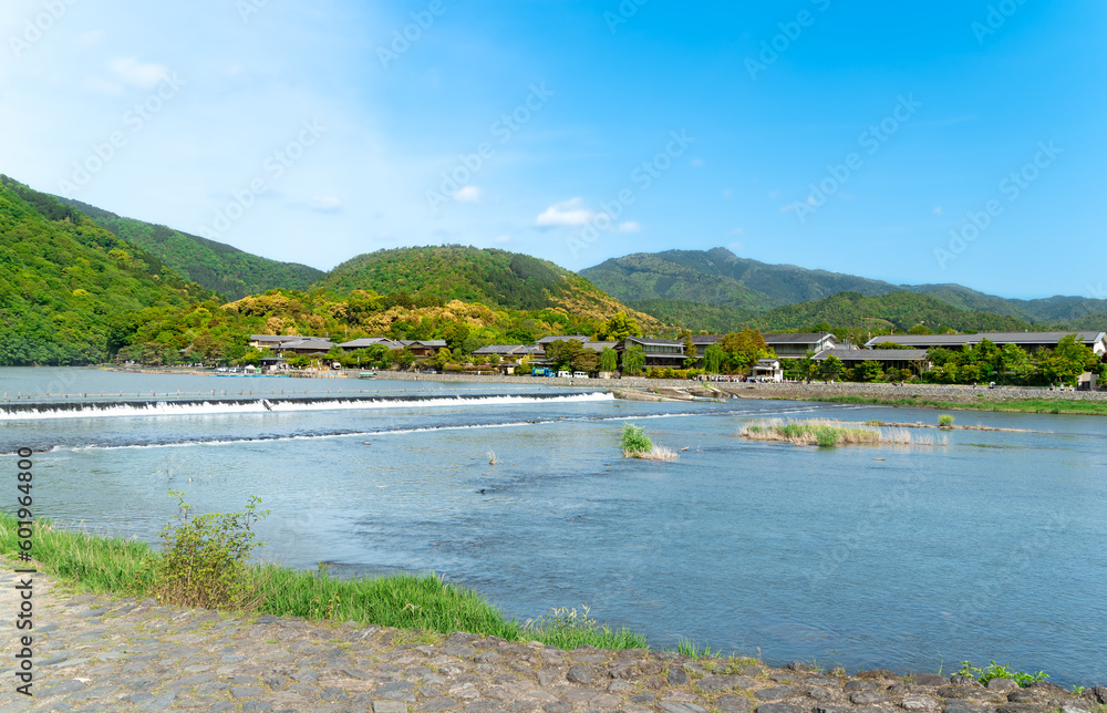 渡月橋から見える夏の嵐山