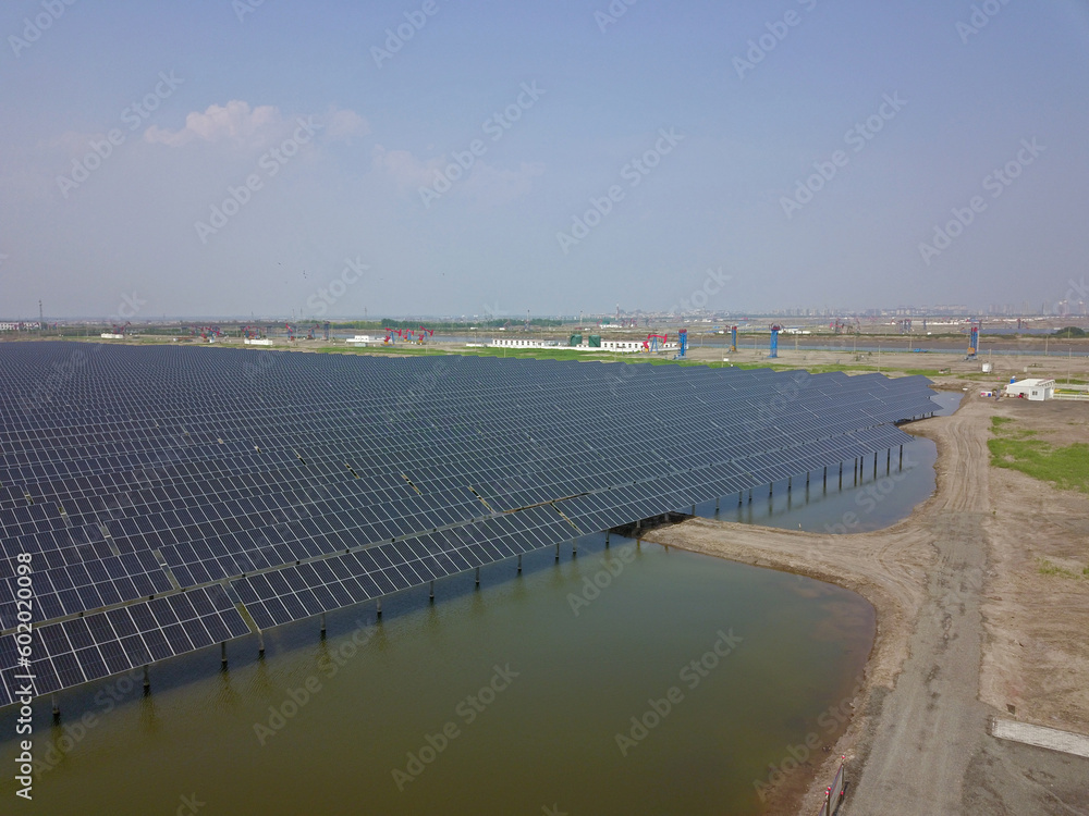 Oil pump with solar panels Oil pump with solar panels
