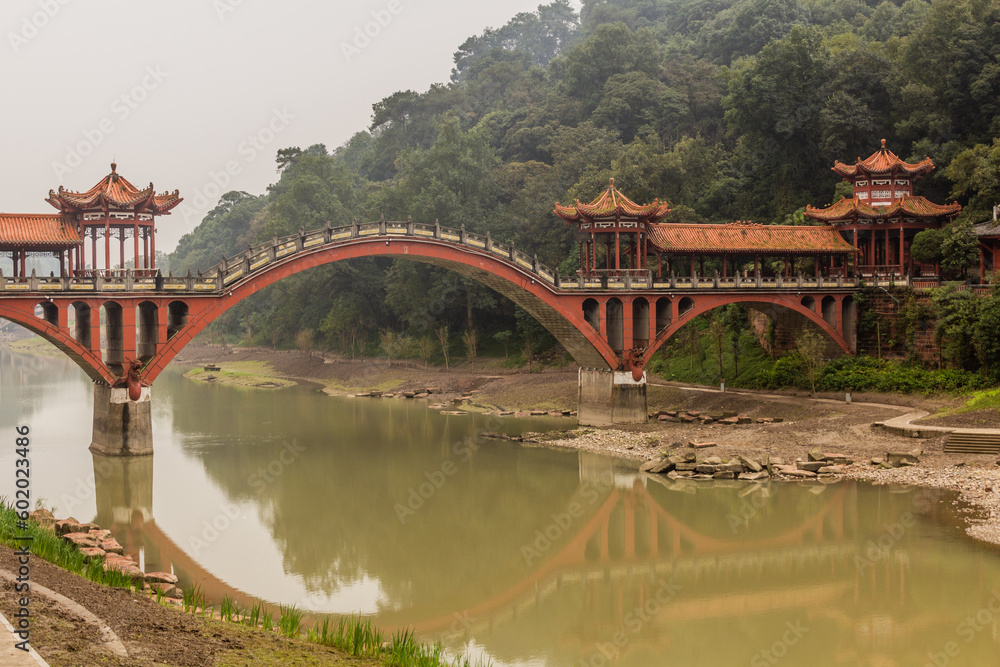 Foot bridge near Giant Buddha scenic area in Leshan, Sichuan province, China - obrazy, fototapety, plakaty 