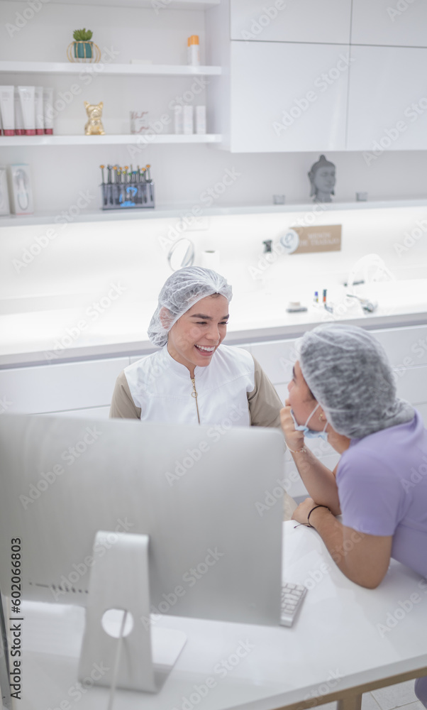 Obraz premium Happy dentist team chatting