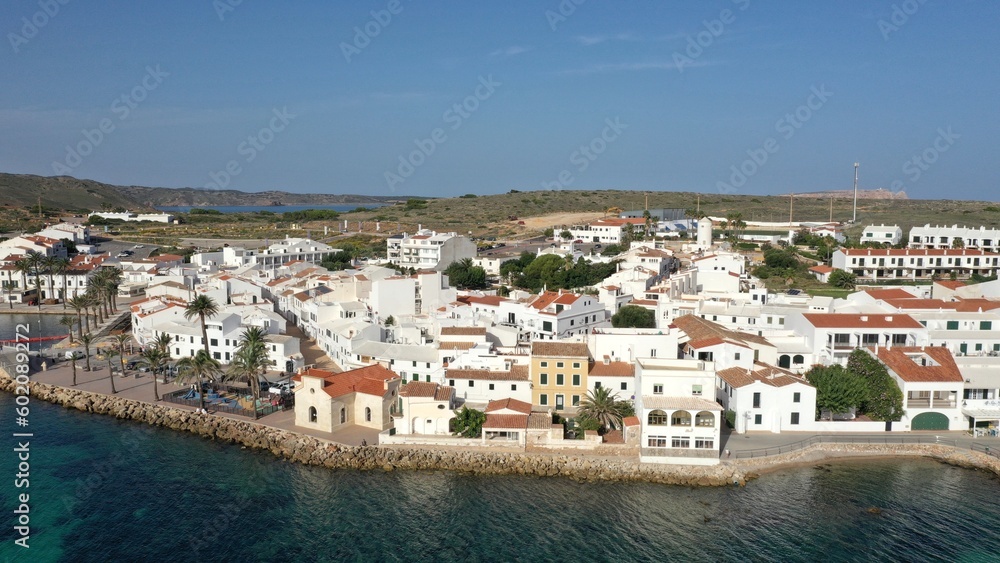 survol du village de Fornells au nord de l'île de Minorque dans l'archipel des Baléares Espagne	
