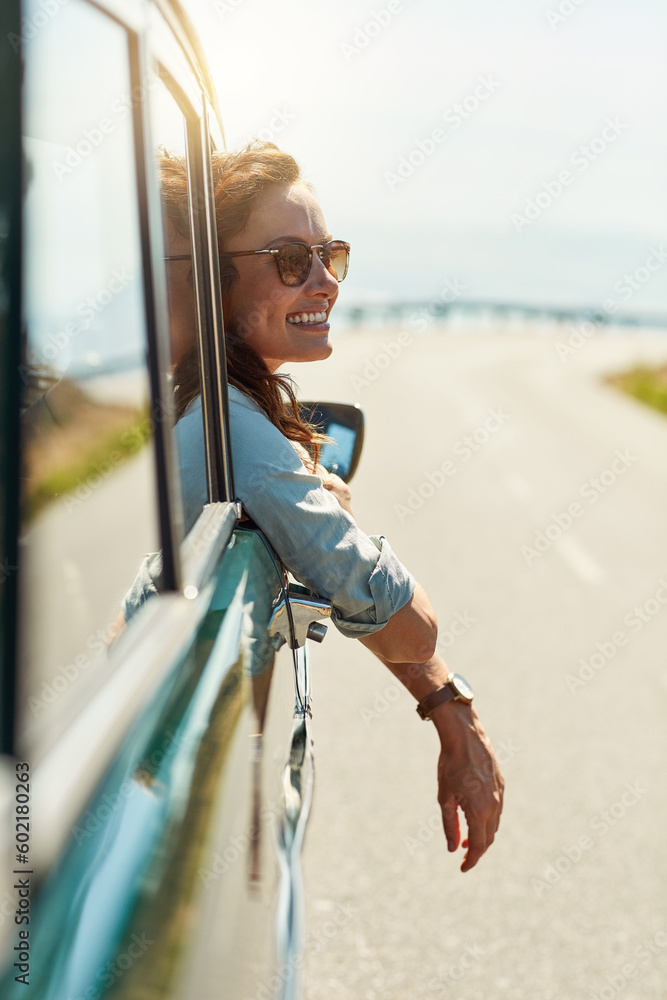 Φωτογραφία Road trip, travel and woman in window of car for adventure, summer vacation and holiday