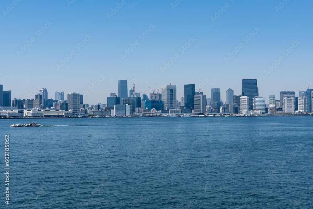 東京レインボーブリッジから望む都市風景