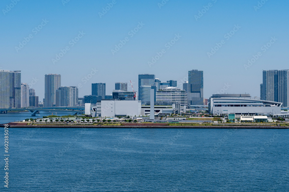 東京レインボーブリッジから望む都市風景