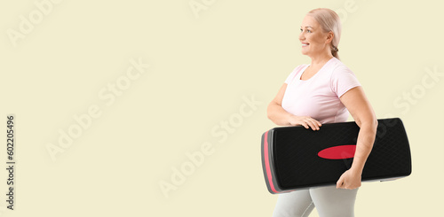 Sporty mature woman with st...