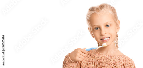 Little girl cleaning teeth ...