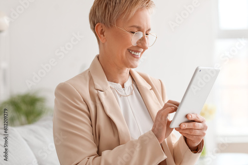 Smiling mature businesswoma...