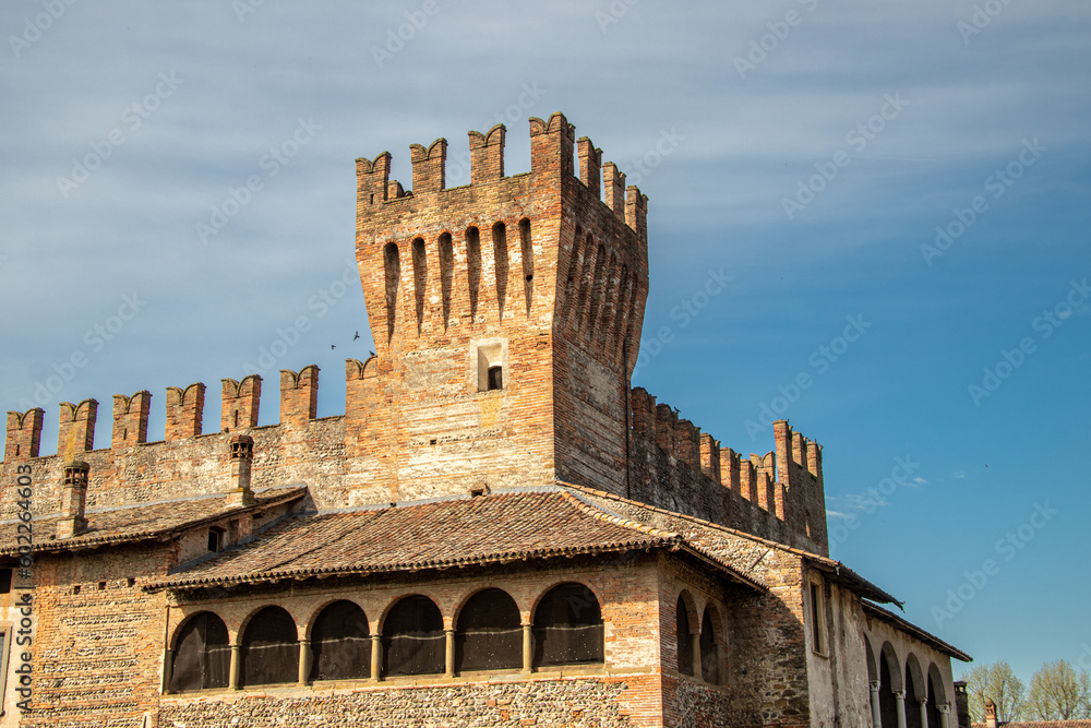 Rocca di Malpaga provincia di Bergamo, in una giornata di sole