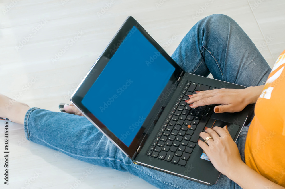 Fototapeta premium Girl using her laptop in her house.