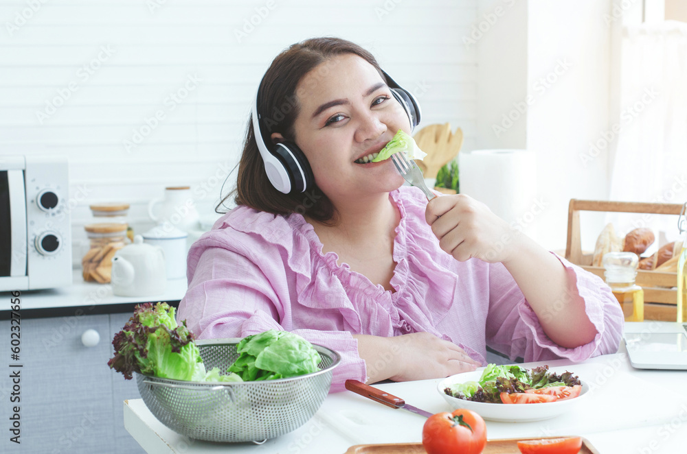Happy fat lady have the intention of losing weight. By choosing to eat healthy foods such as vegetables and fruits, eating concept for weight loss and health Happy fat lady have the intention of losing weight. By choosing to eat healthy foods such as vegetables and fruits, eating concept for weight loss and health