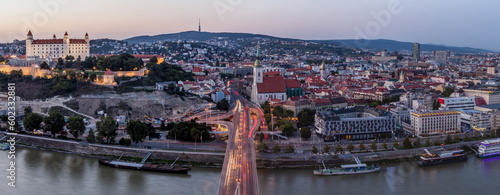 Canvas Print Aerial view of the castle and old town in Bratislava, capital of Slovakia