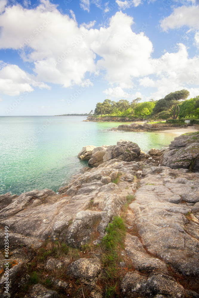 Littoral de la pointe de Beg Meil à Fouesnant en Bretagne Littoral de la pointe de Beg Meil à Fouesnant en Bretagne