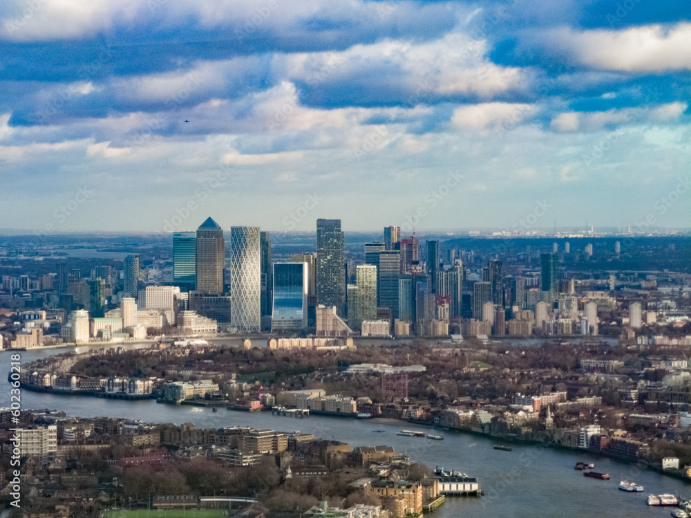 Vue sur la rivière et les grattes ciel- Londres, Royaume Unis