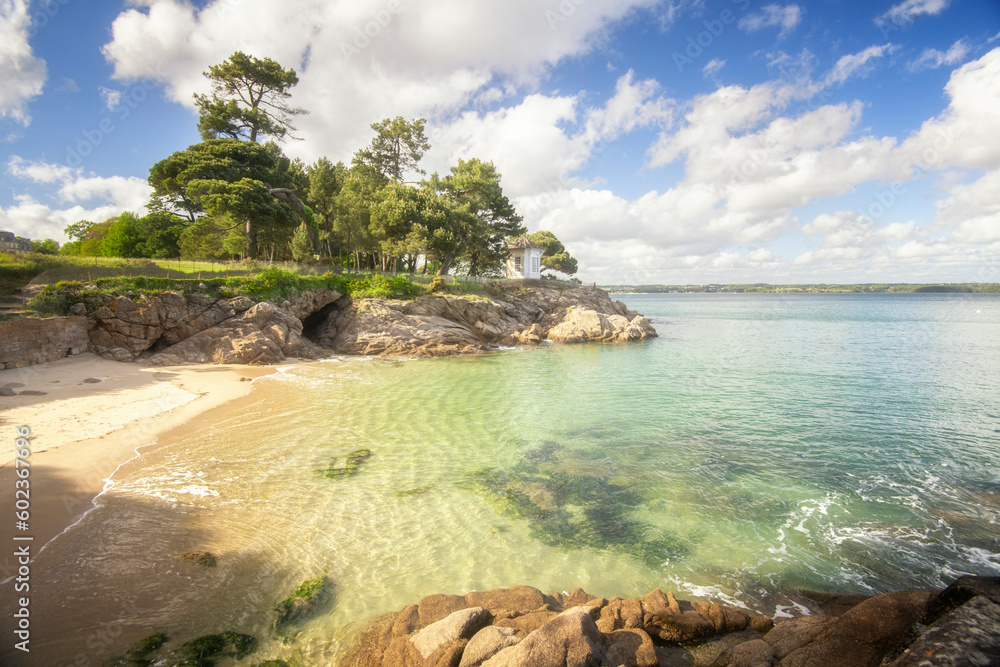 Fouesnant en Bretagne,  sur le sentier côtier face a la baie de la foret