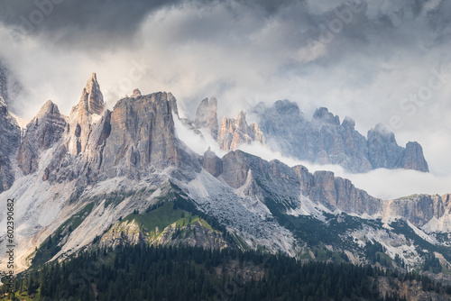 Panorama del Gruppo del Cristallo, Dolomiti di Cortina, uno dei più bei gruppi delle alpi italiane 
