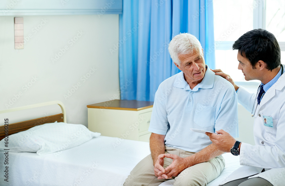 Φωτογραφία Doctor, senior man patient and talking with paperwork, results and news for health in retirement at clinic