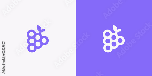 Bunch of grapes icon. Vector. Food and drinks, wine icon. Isolated on the white background. Line icon. Thin stroke. Eps10 illustration.