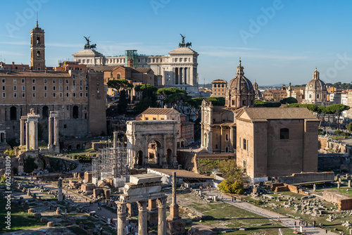 Fotografie, Obraz View of the Roman Forum with the Altare della Patria (Vittoriano) in the backgro