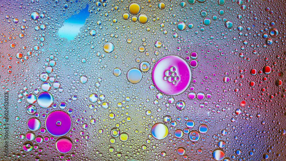 Detalle de burbujas y gotas de agua de varios colores Stock Photo ...