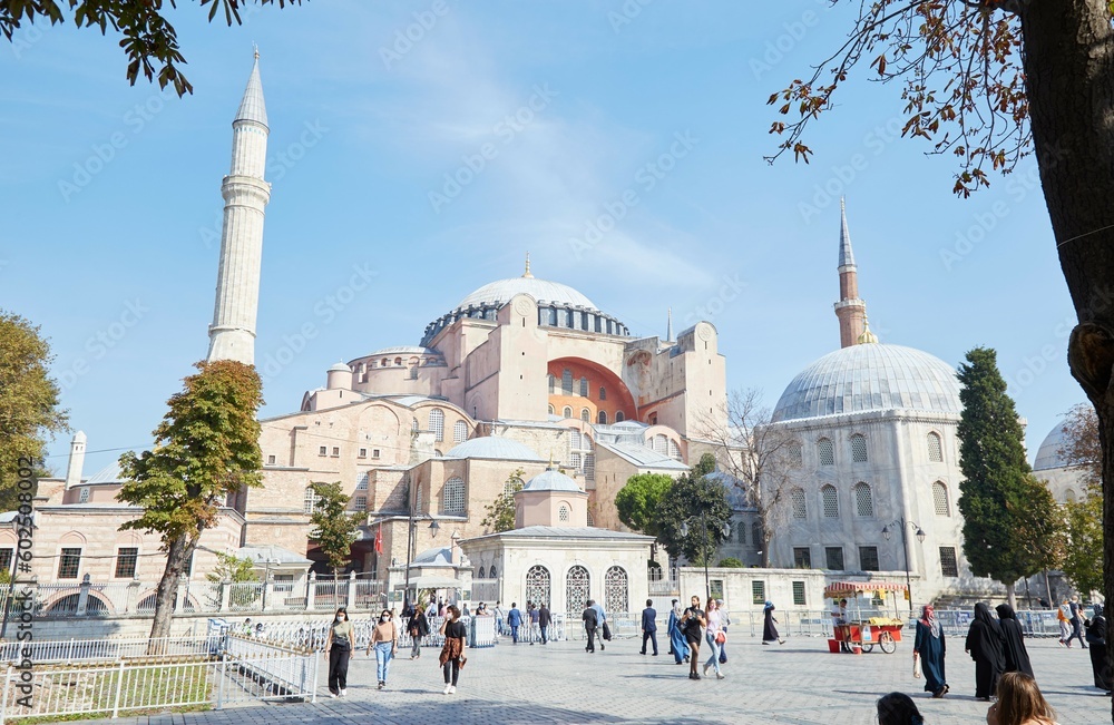 Obraz premium Istanbul's Hagia Sofia, completed in 537 AD by Emperor Justinian I and later converted to a mosque by the Ottomans