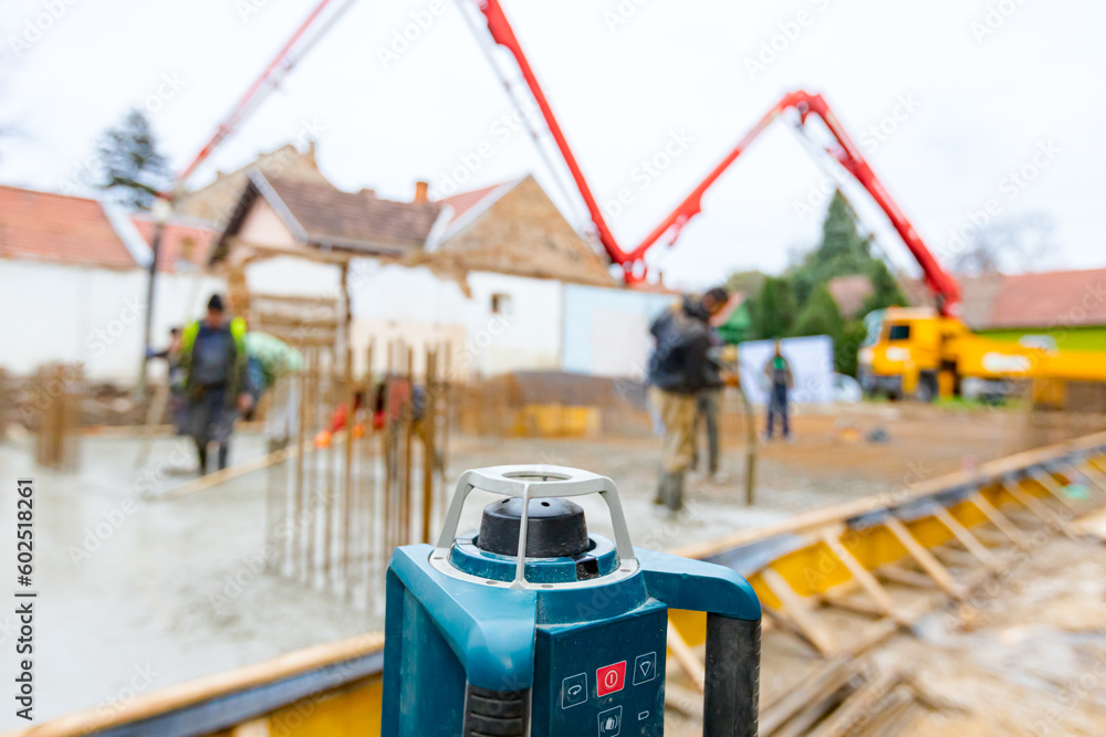 Topographic device makes measurements with laser, total center, and measure level of concrete