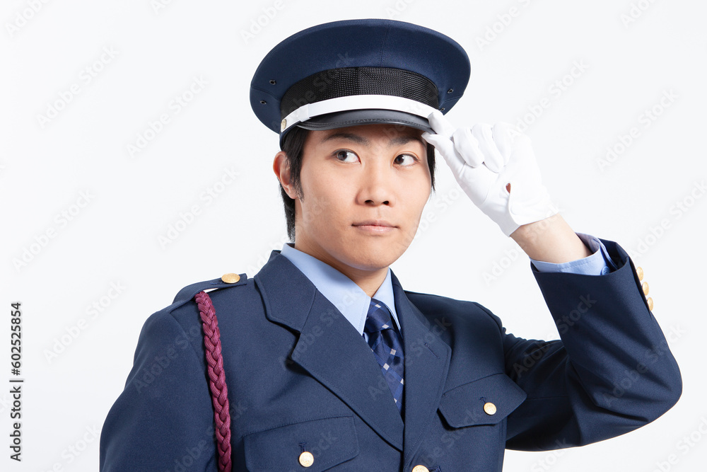 制服姿の男性警備員 制服姿の男性警備員