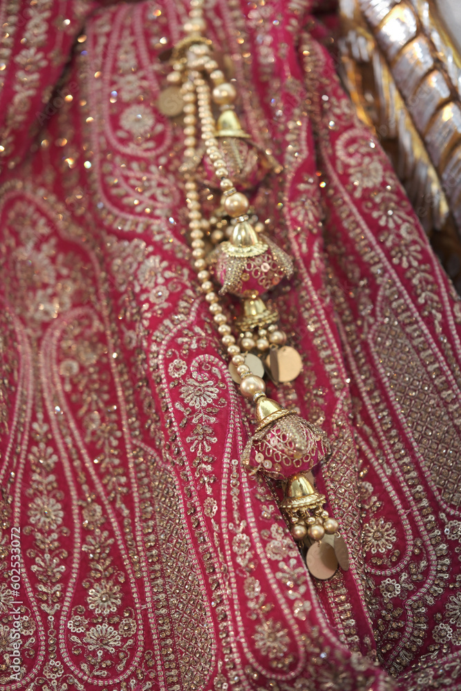 Finer Wedding Details ..selective focus, shallow depth of field, follow focus or blur. Finer Wedding Details ..selective focus, shallow depth of field, follow focus or blur.