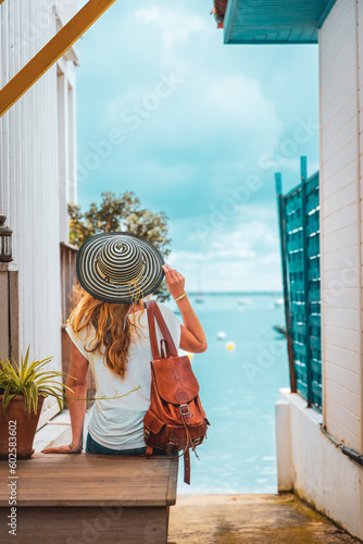 Fotografi Woman tourist in fishing village- Coast of Arcachon- tourism in France,  Nouvell