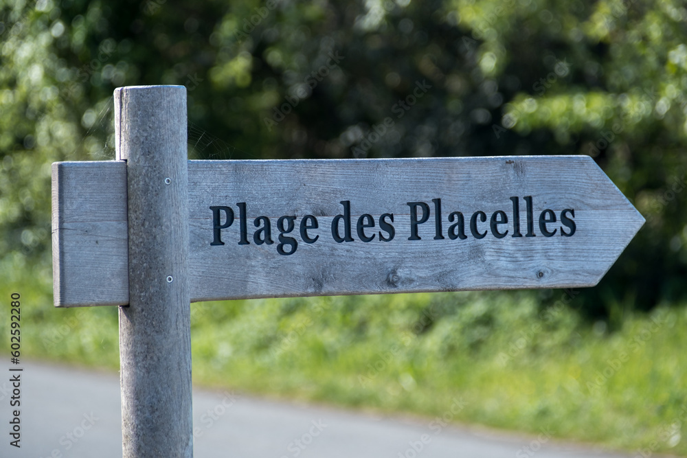 Ile d’Oléron (Charente-Maritime, France), panneau de direction pour la plage des Placelles à Saint-Pierre